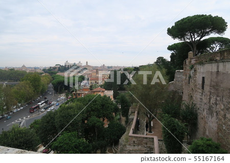 羅馬市取自Aventino山上的Savello公園 55167164