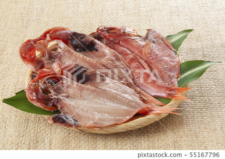 Opening of the Golden Eye Sea Bream 55167796