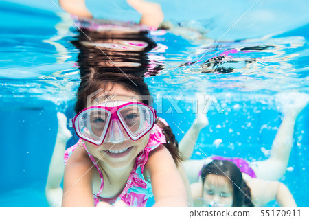 Girl swimming underwater Girl swimming underwater 55170911
