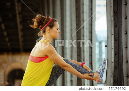 sports woman on Pont de Bir-Hakeim bridge in Paris stretching sports woman on Pont de Bir-Hakeim bridge in Paris stretching 55174692