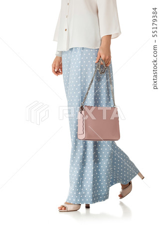 woman wearing summer high heeled sandals and pink woman handbag 55179384