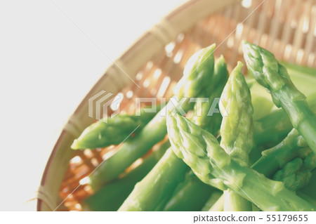 Asparagus of summer vegetables placed on a boil Asparagus of summer vegetables placed on a boil 55179655