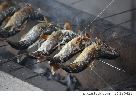 Salt-grilled salmon Salt-grilled salmon 55180425