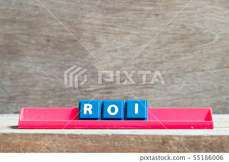 Tile letter on red rack in word ROI 55186006