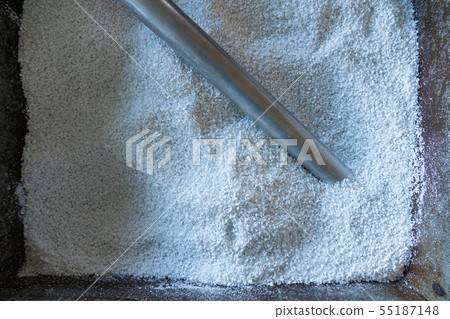 raw plastic material white granules in metal box 55187148