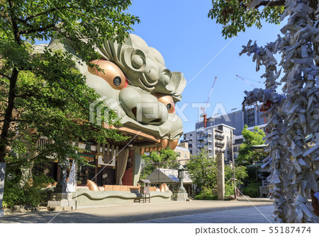 Osaka, Nanba Yasaka Shrine, Lion 55187474