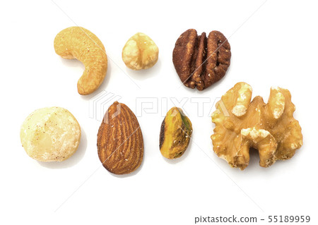 7種類型的混合堅果白色背景 55189959