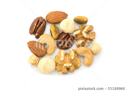 7種類型的混合堅果白色背景 55189960