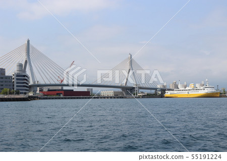 青森灣大橋和Hakkoda Maru 青森灣大橋和Hakkoda Maru 55191224