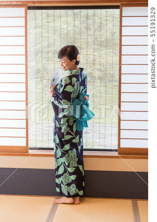 Middle-aged women in yukata wearing manners training for foreign travelers Middle-aged women in yukata wearing manners training for foreign travelers 55191329