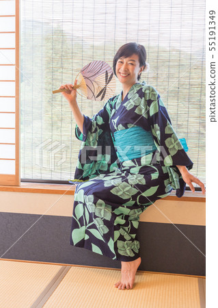 Middle-aged women in yukata wearing manners training for foreign travelers 55191349
