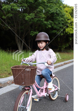 Bicycle (spring clothes girl Japanese kindergarten 3 years old practice training portrait copy space children) Bicycle (spring clothes girl Japanese kindergarten 3 years old practice training portrait copy space children) 55192005