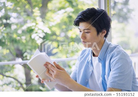 男大學生學習攝影合作：Keisen Jogakuen大學 55193152