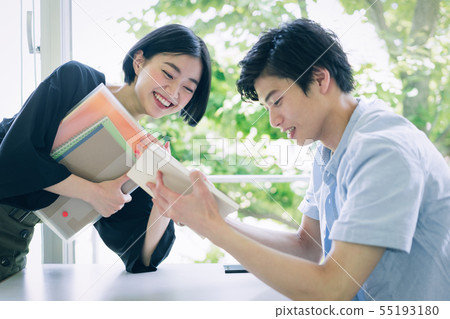 男女大學生學習攝影合作：Keisen Jogakuen大學 55193180