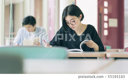 女大學生學習攝影合作:Keisen Jogakuen大學 女大學生學習攝影合作:Keisen Jogakuen大學 55193183