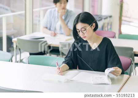 女大學生學習攝影合作:Keisen Jogakuen大學 女大學生學習攝影合作:Keisen Jogakuen大學 55193213