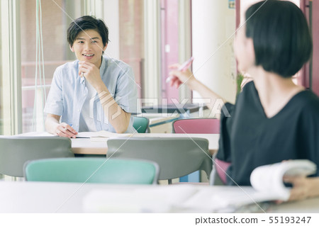 男女大學生學習攝影合作：Keisen Jogakuen大學 55193247