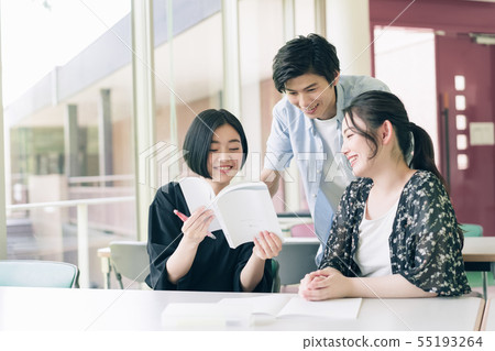 男女大學生學習攝影合作:Keisen Jogakuen大學 男女大學生學習攝影合作:Keisen Jogakuen大學 55193264