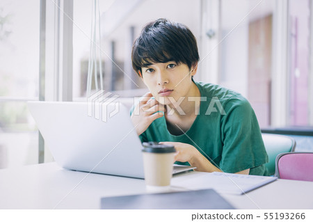 Male university student computer photography cooperation: Keisen Jogakuen University Male university student computer photography cooperation: Keisen Jogakuen University 55193266