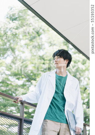 Male university student white coat photography cooperation: Keisen Jogakuen University 55193352