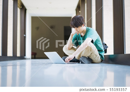 Male university student computer photography cooperation: Keisen Jogakuen University 55193357