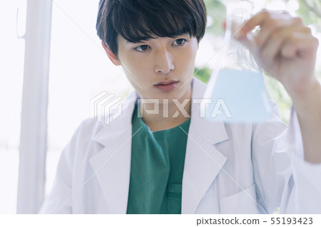 男大學生白大衣攝影合作:Keisen Jogakuen大學 男大學生白大衣攝影合作:Keisen Jogakuen大學 55193423