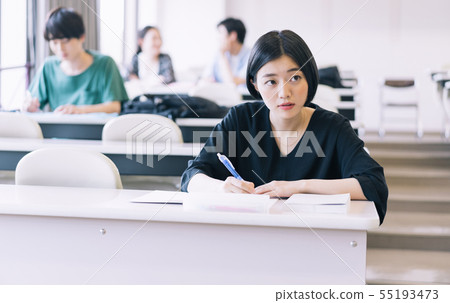 女大學生學習攝影合作：Keisen Jogakuen大學 55193473