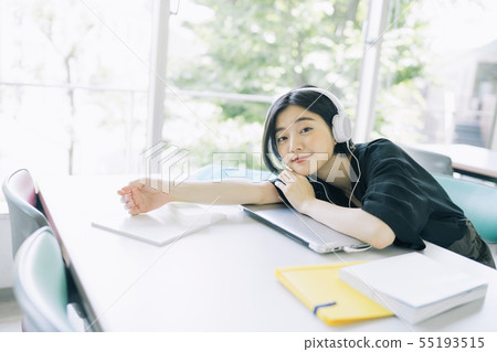 Female university student laptop headphone photography cooperation: Keisen Jogakuen University Female university student laptop headphone photography cooperation: Keisen Jogakuen University 55193515