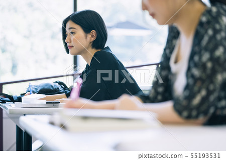 女大學生學習攝影合作:Keisen Jogakuen大學 女大學生學習攝影合作:Keisen Jogakuen大學 55193531