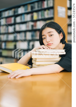 女大學生圖書館圖書館攝影合作:Keisen Jogakuen大學 女大學生圖書館圖書館攝影合作:Keisen Jogakuen大學 55193574