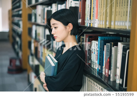Female university student library library photography cooperation: Keisen Jogakuen University 55193599