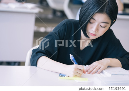 女大學生學習攝影合作：Keisen Jogakuen大學 55193691