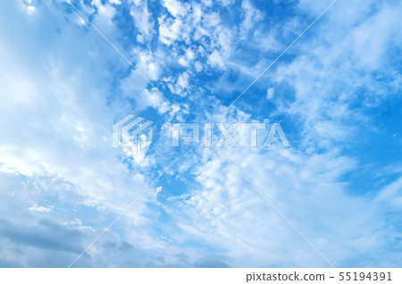 [Background/Composite material] Blue sky and clouds 55194391