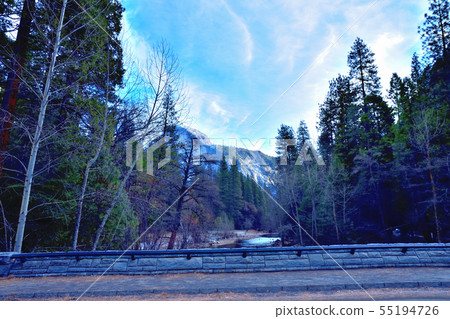 Half dome as if the round dome was cut in half 55194726