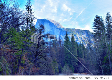 Half dome as if the round dome was cut in half Half dome as if the round dome was cut in half 55194727