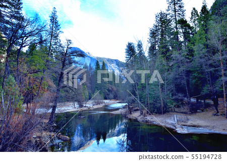 Half dome as if the round dome was cut in half 55194728