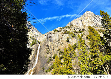 Yosemite Falls, the world's fifth tallest in the world 55194894