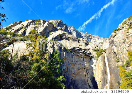 Yosemite Falls, the world's fifth tallest in the world Yosemite Falls, the world's fifth tallest in the world 55194909