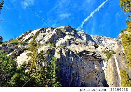 Yosemite Falls, the world's fifth tallest in the world 55194918