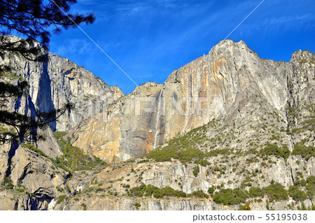 Yosemite Falls, the world's fifth tallest in the world 55195038