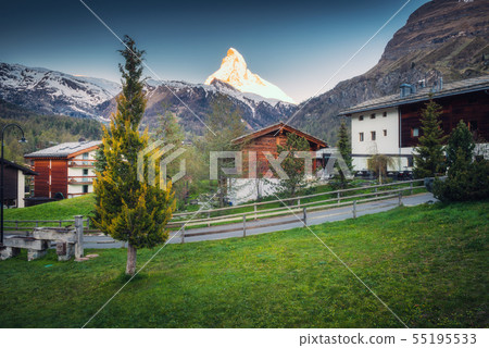 Matterhorn Mount Scenery Over City Old Town 55195533