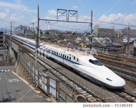 在Shinkansen N700A Honcho Crossing Bridge 55196345