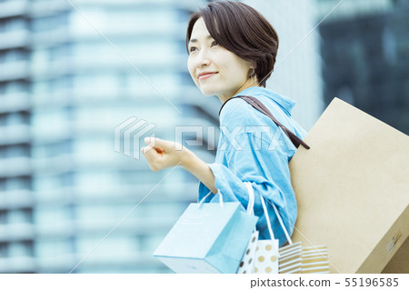 Woman shopping shopping Woman shopping shopping 55196585