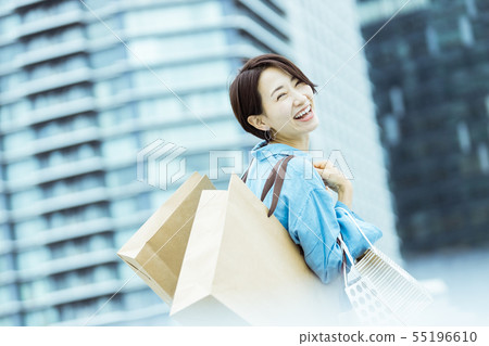 Woman shopping shopping 55196610