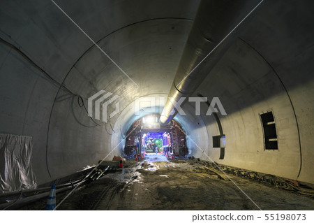 新的Tomei高速公路谷隧道隧道建設 55198073