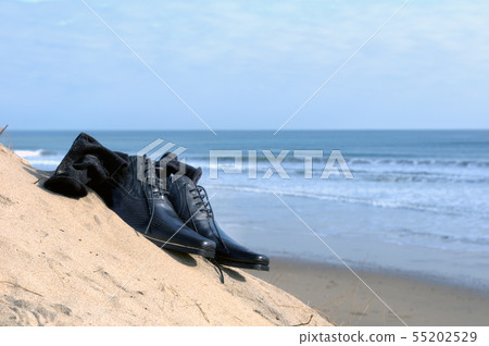 Dress shoes on the beach Dress shoes on the beach 55202529