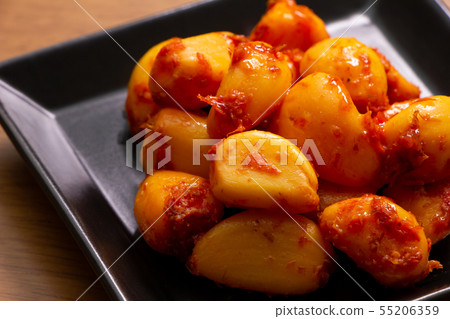 大蒜泡菜(味噌和味噌)。 大蒜泡菜(味噌和味噌)。 55206359