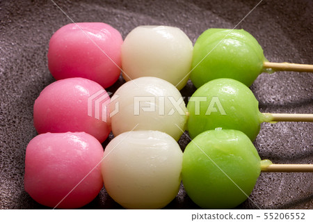 Three color dumplings. 55206552