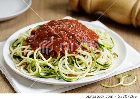 healthy zucchini noodles with tomato sauce 55207269