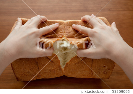 Breaking a loaf of bread 55209065